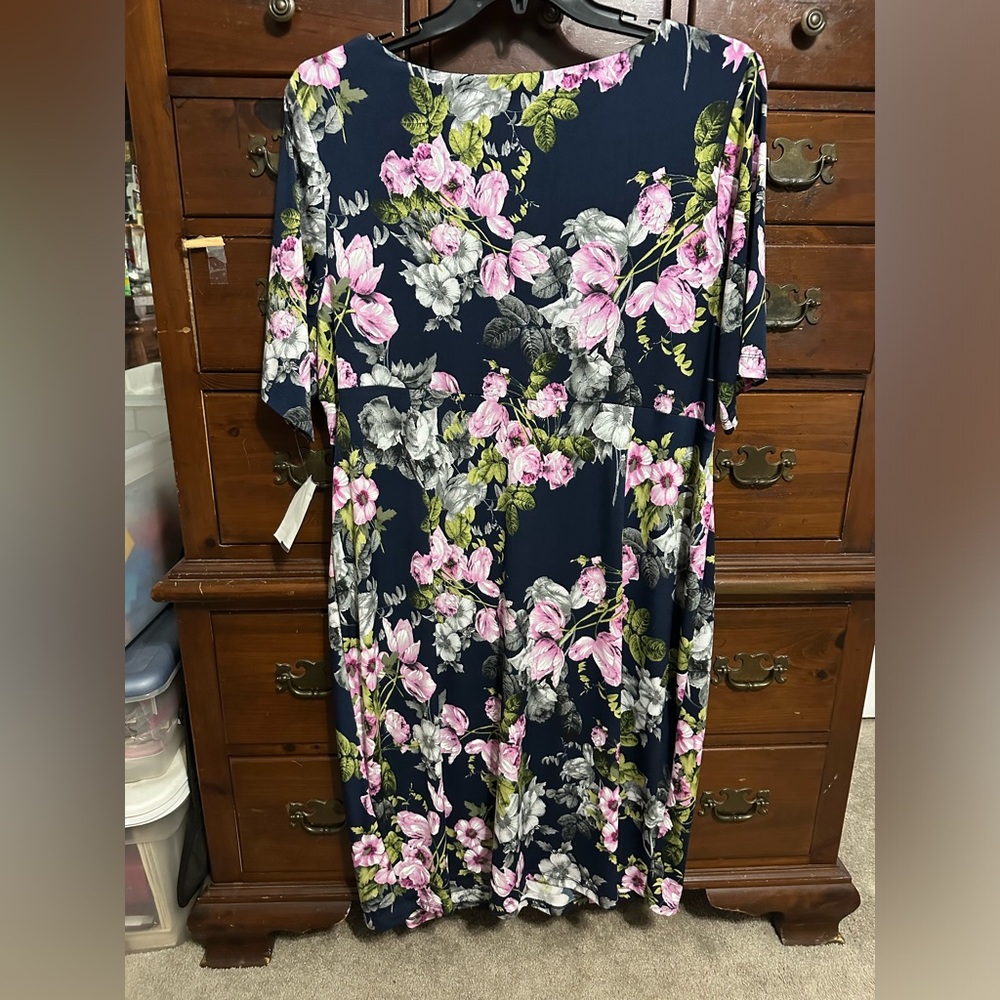 Connected apparel lilac floral dress - Picture 7 of 7